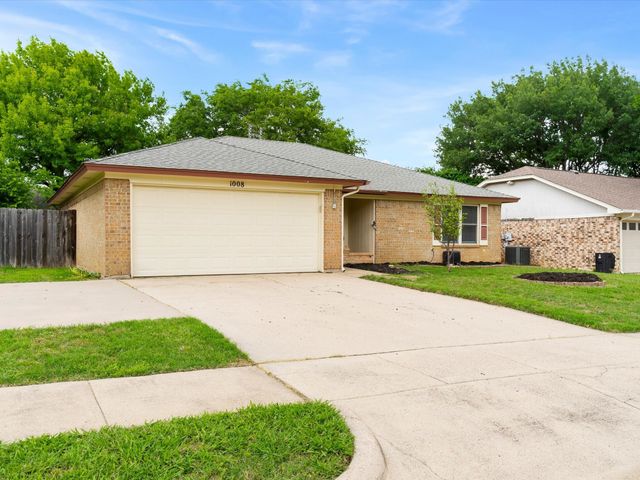 1008 Green Ridge Terrace, Saginaw, TX 76179