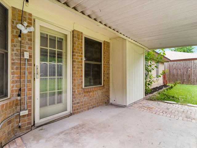 1008 Green Ridge Terrace, Saginaw, TX 76179