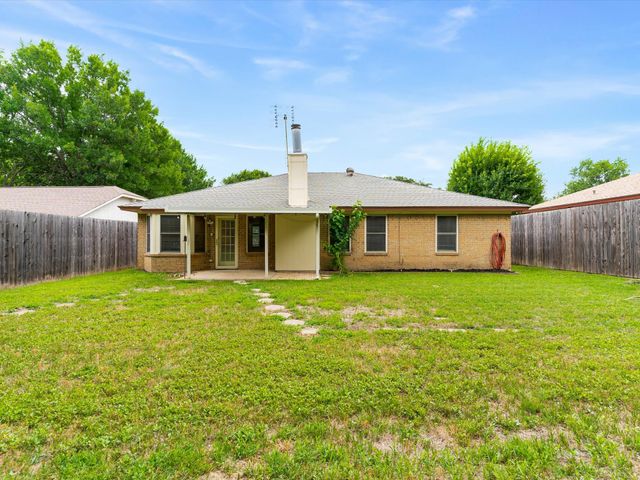 1008 Green Ridge Terrace, Saginaw, TX 76179