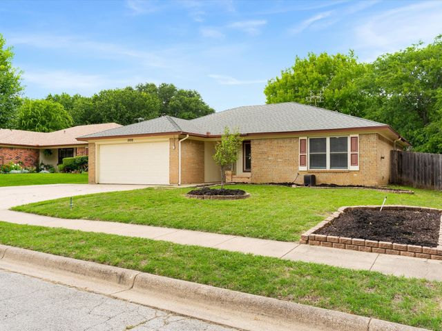 1008 Green Ridge Terrace, Saginaw, TX 76179