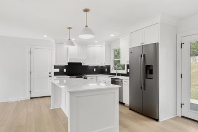 146 Lakeside Park Dr, Hendersonville, TN 37075