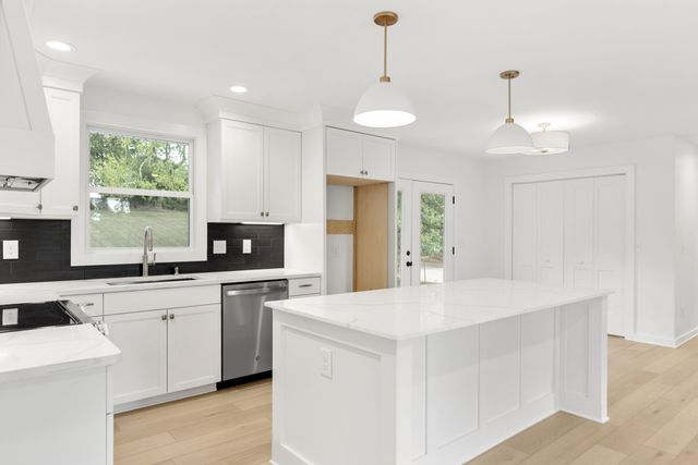 146 Lakeside Park Dr, Hendersonville, TN 37075