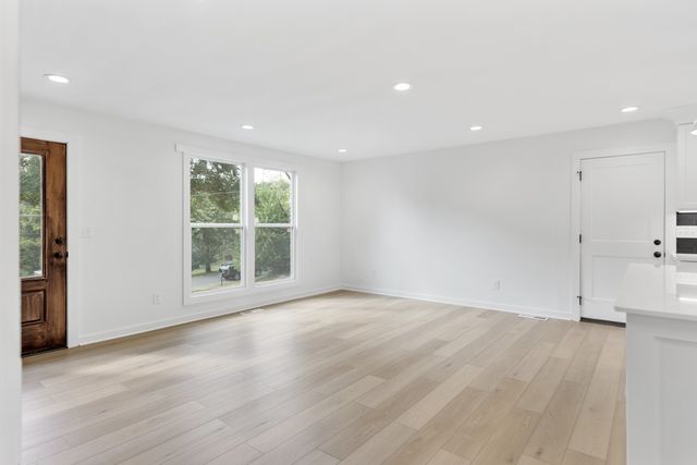 146 Lakeside Park Dr, Hendersonville, TN 37075