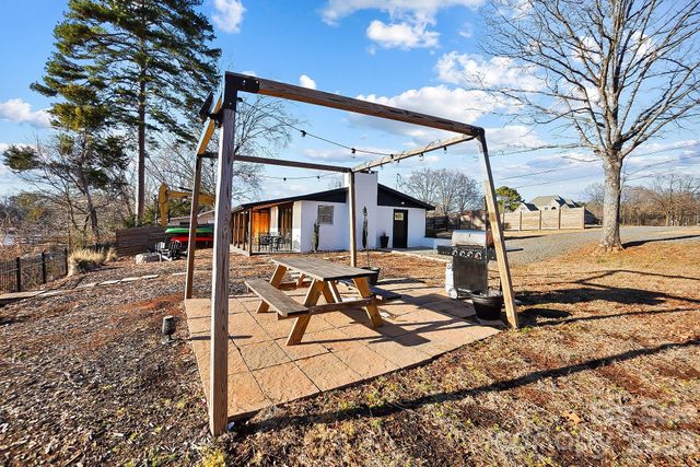 22246 Oakwood Road, Albemarle, NC 28001