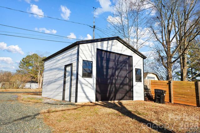 22246 Oakwood Road, Albemarle, NC 28001