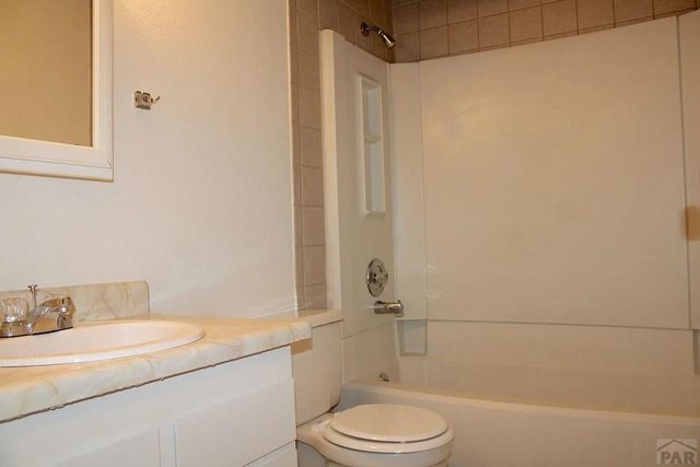 1529 Oakshire Lane, Pueblo, CO 81001