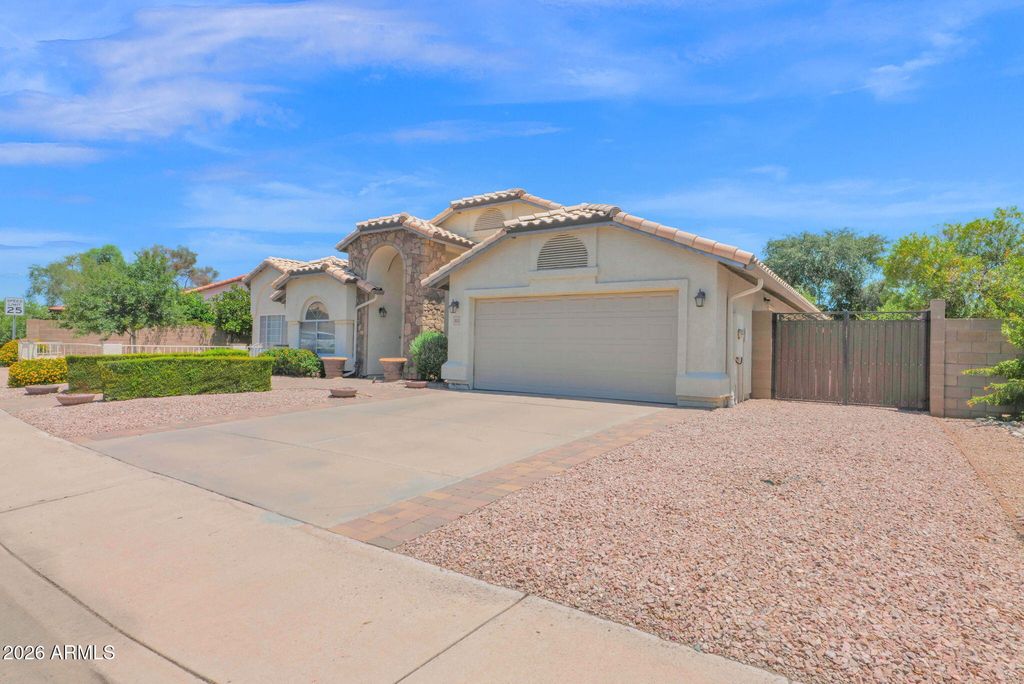2633 S VINEYARD --, Mesa, AZ 85210 — photo 2