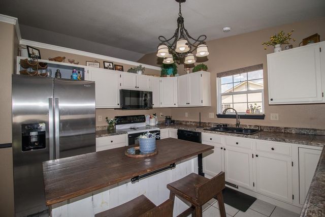 560 N Robinson Ave, Florence, CO 81226
