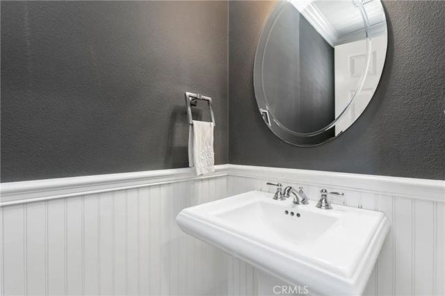 302 Canoe Pond, Costa Mesa, CA 92627