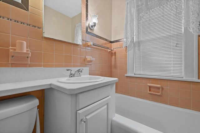 1423 West Lawn AVENUE, Racine, WI 53405