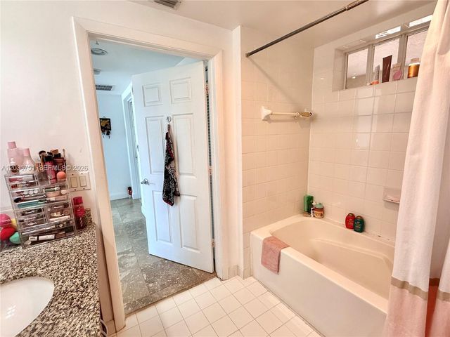 7275 SW 90th Street C313, Miami, FL 33156