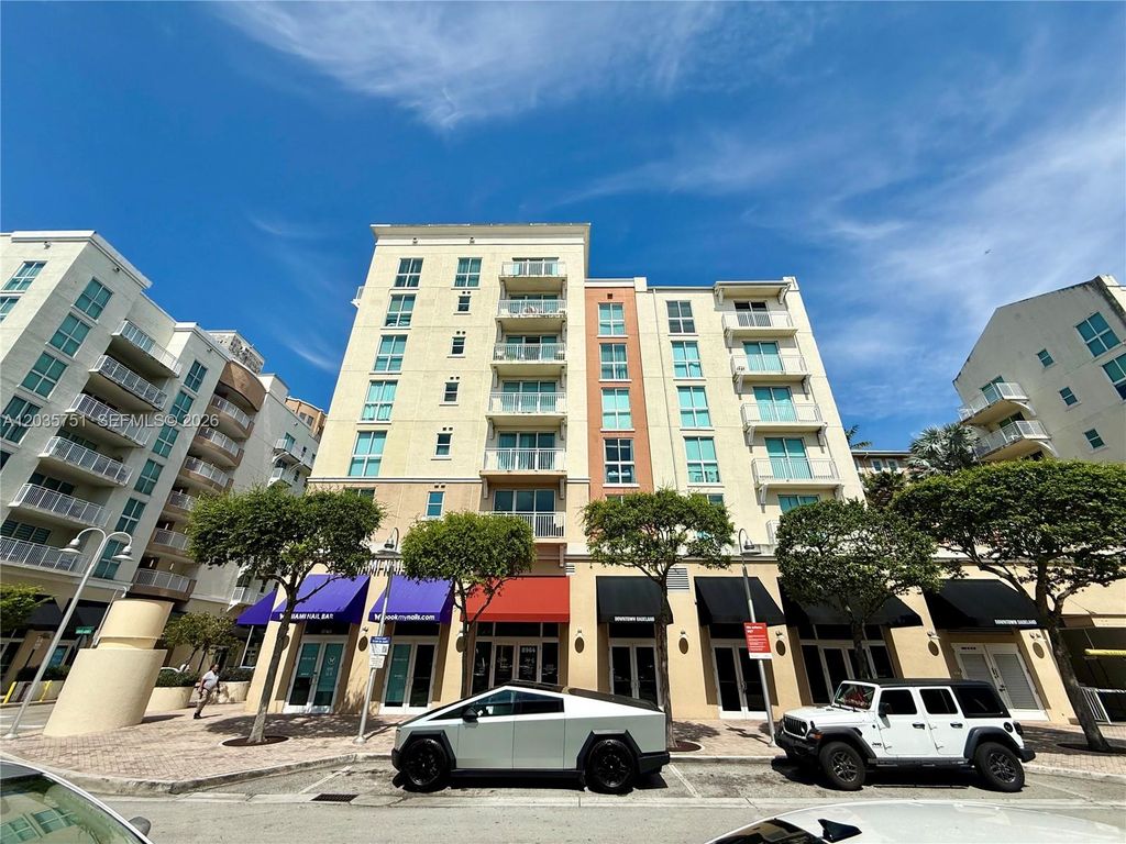 7275 SW 90th Street C313, Miami, FL 33156