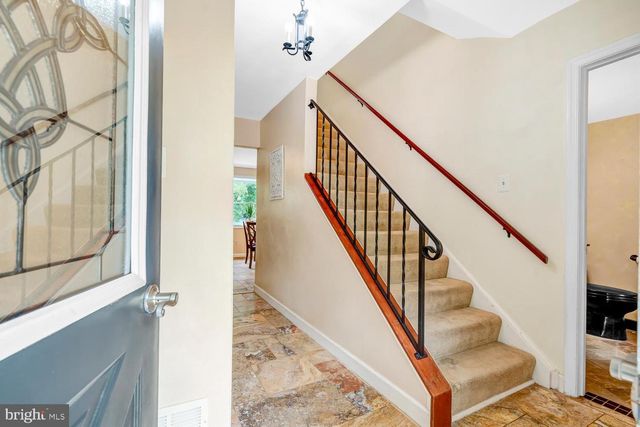 9010 WESTCHESTER DR, Manassas, VA 20112