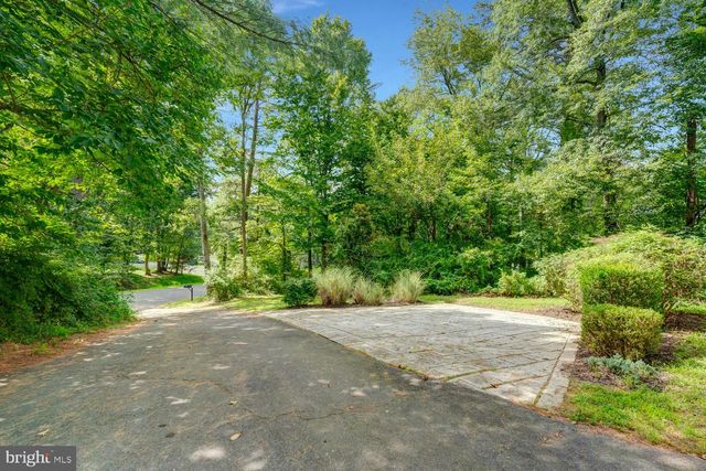 9010 WESTCHESTER DR, Manassas, VA 20112