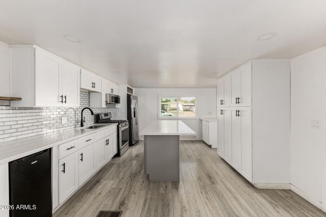 18442 N 1ST Street, Phoenix, AZ 85022