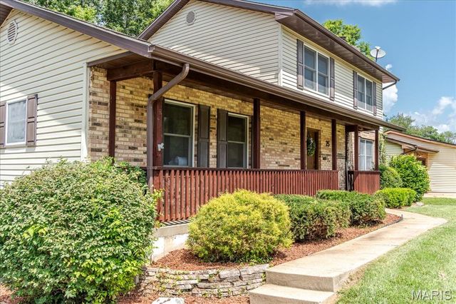 25 Whispering Oaks Drive, Washington, MO 63090