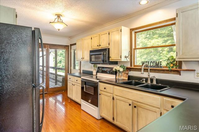 25 Whispering Oaks Drive, Washington, MO 63090