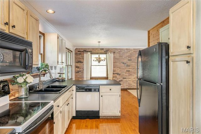 25 Whispering Oaks Drive, Washington, MO 63090