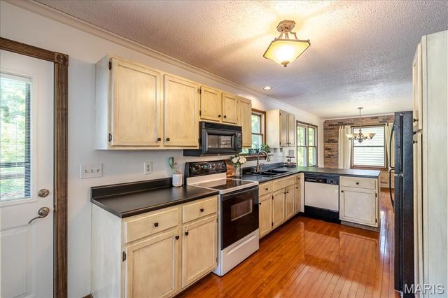 25 Whispering Oaks Drive, Washington, MO 63090