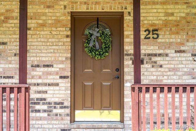 25 Whispering Oaks Drive, Washington, MO 63090