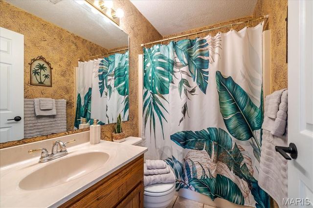 25 Whispering Oaks Drive, Washington, MO 63090