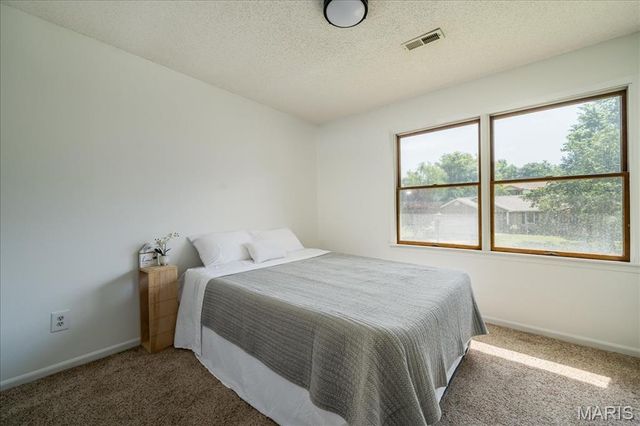 25 Whispering Oaks Drive, Washington, MO 63090
