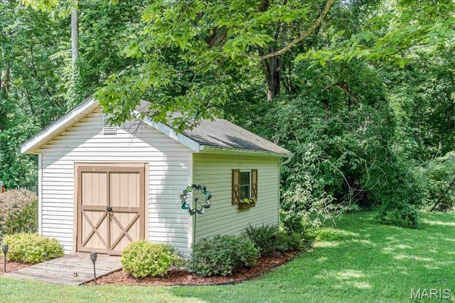 25 Whispering Oaks Drive, Washington, MO 63090