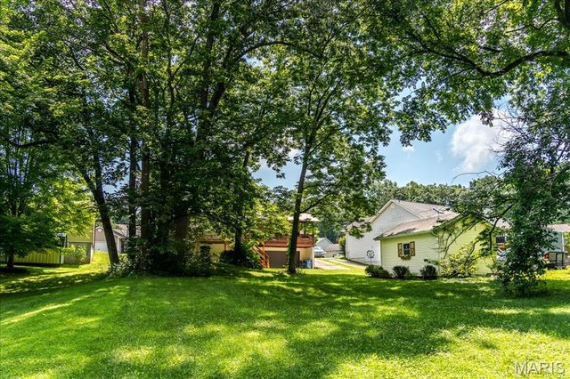 25 Whispering Oaks Drive, Washington, MO 63090