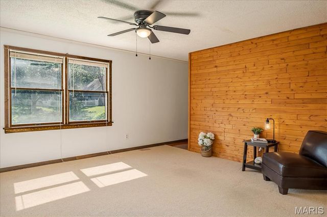 25 Whispering Oaks Drive, Washington, MO 63090