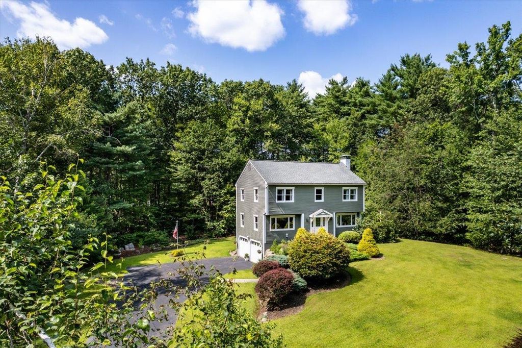 78 Quincy Drive, Bedford, NH 03110