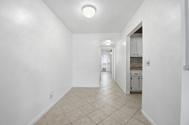 98 E Cambridge E, West Palm Beach, FL 33417