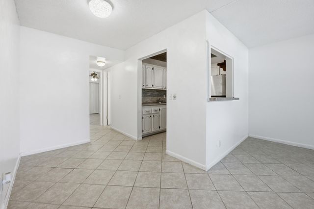 98 E Cambridge E, West Palm Beach, FL 33417