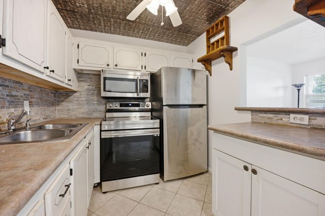 98 E Cambridge E, West Palm Beach, FL 33417