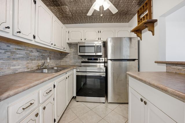 98 E Cambridge E, West Palm Beach, FL 33417