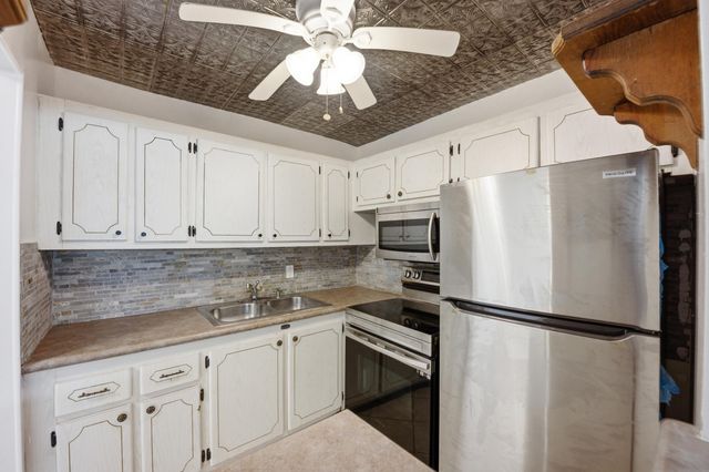 98 E Cambridge E, West Palm Beach, FL 33417