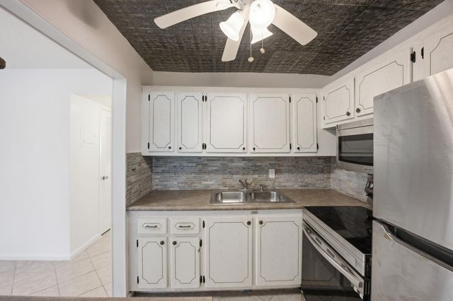 98 E Cambridge E, West Palm Beach, FL 33417