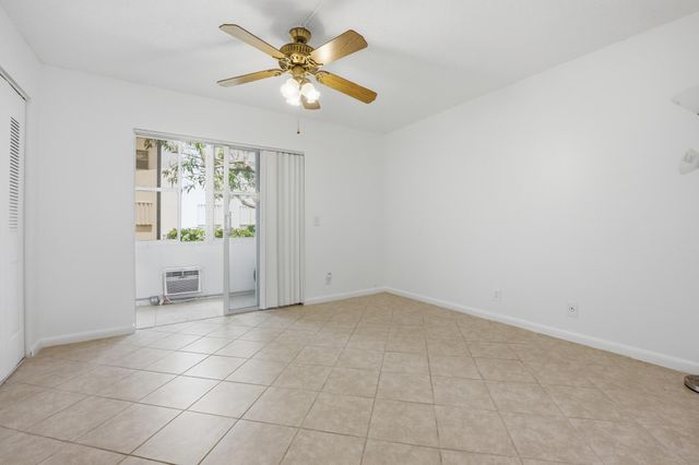 98 E Cambridge E, West Palm Beach, FL 33417