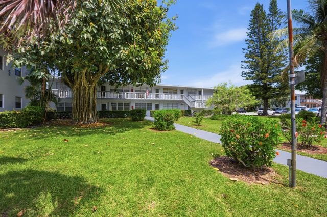 98 E Cambridge E, West Palm Beach, FL 33417