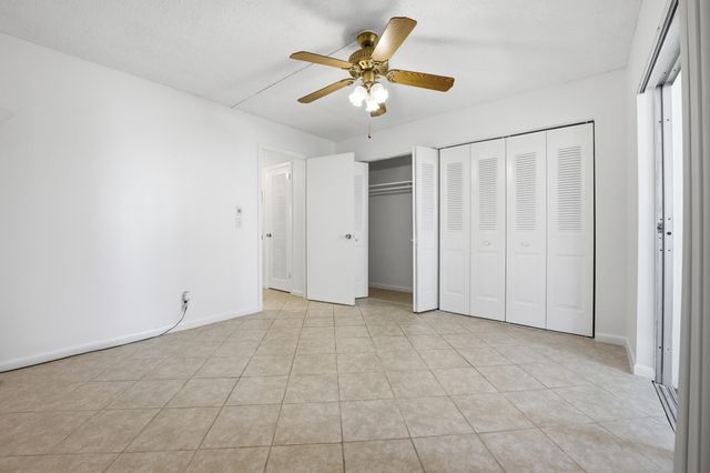 98 E Cambridge E, West Palm Beach, FL 33417