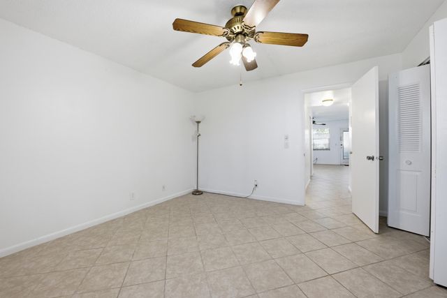 98 E Cambridge E, West Palm Beach, FL 33417