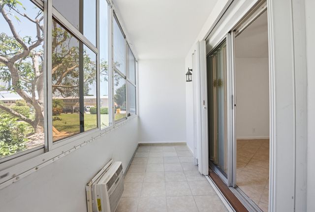 98 E Cambridge E, West Palm Beach, FL 33417