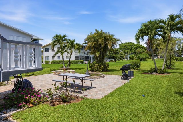 98 E Cambridge E, West Palm Beach, FL 33417