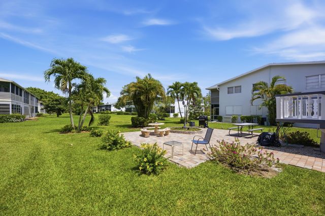 98 E Cambridge E, West Palm Beach, FL 33417