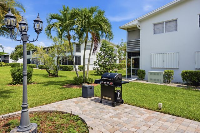 98 E Cambridge E, West Palm Beach, FL 33417