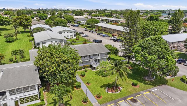 98 E Cambridge E, West Palm Beach, FL 33417
