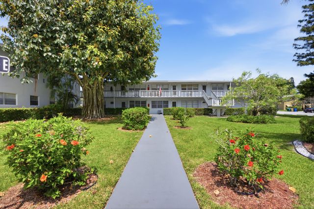 98 E Cambridge E, West Palm Beach, FL 33417