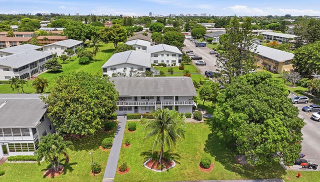 98 E Cambridge E, West Palm Beach, FL 33417