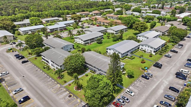 98 E Cambridge E, West Palm Beach, FL 33417