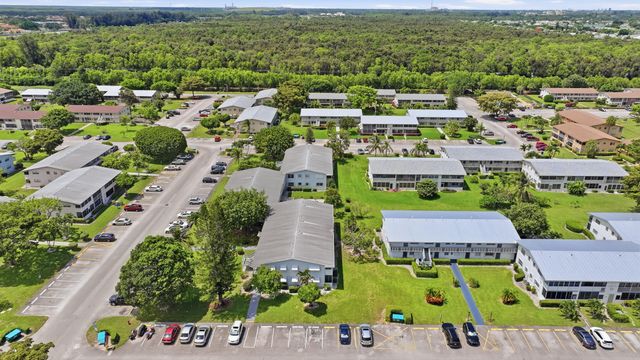 98 E Cambridge E, West Palm Beach, FL 33417