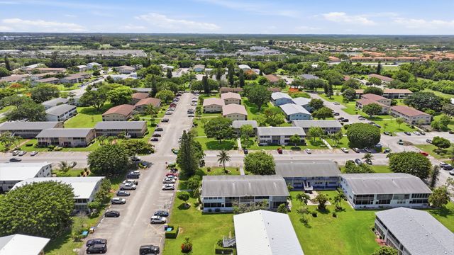 98 E Cambridge E, West Palm Beach, FL 33417